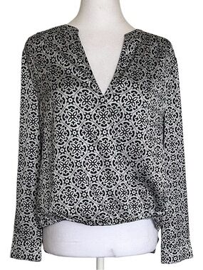Current Air Women’s Black and White Geometric V-Neck Blouse Size M/P